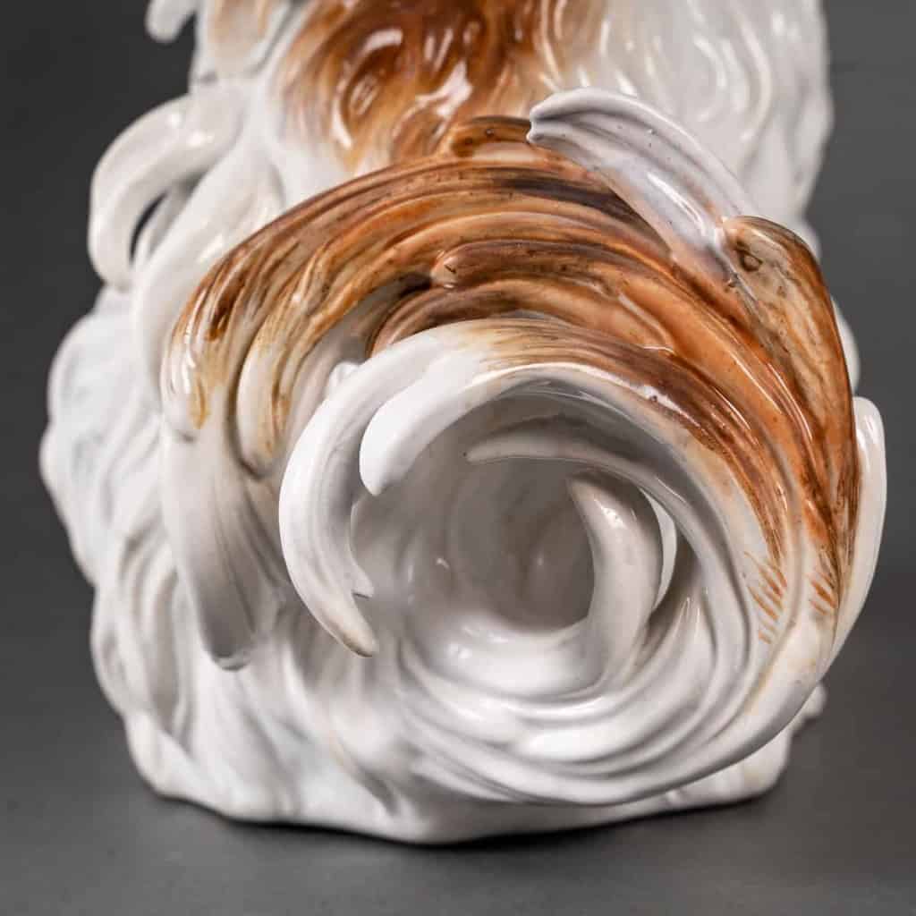 Bologneser Hund ou Chien de Bologne en porcelaine de saxe, manufacture de Meissen, XIXe siècle. | Biron Bologneser Hund ou Chien de Bologne en porcelaine de saxe, manufacture de Meissen, XIXe siècle.
