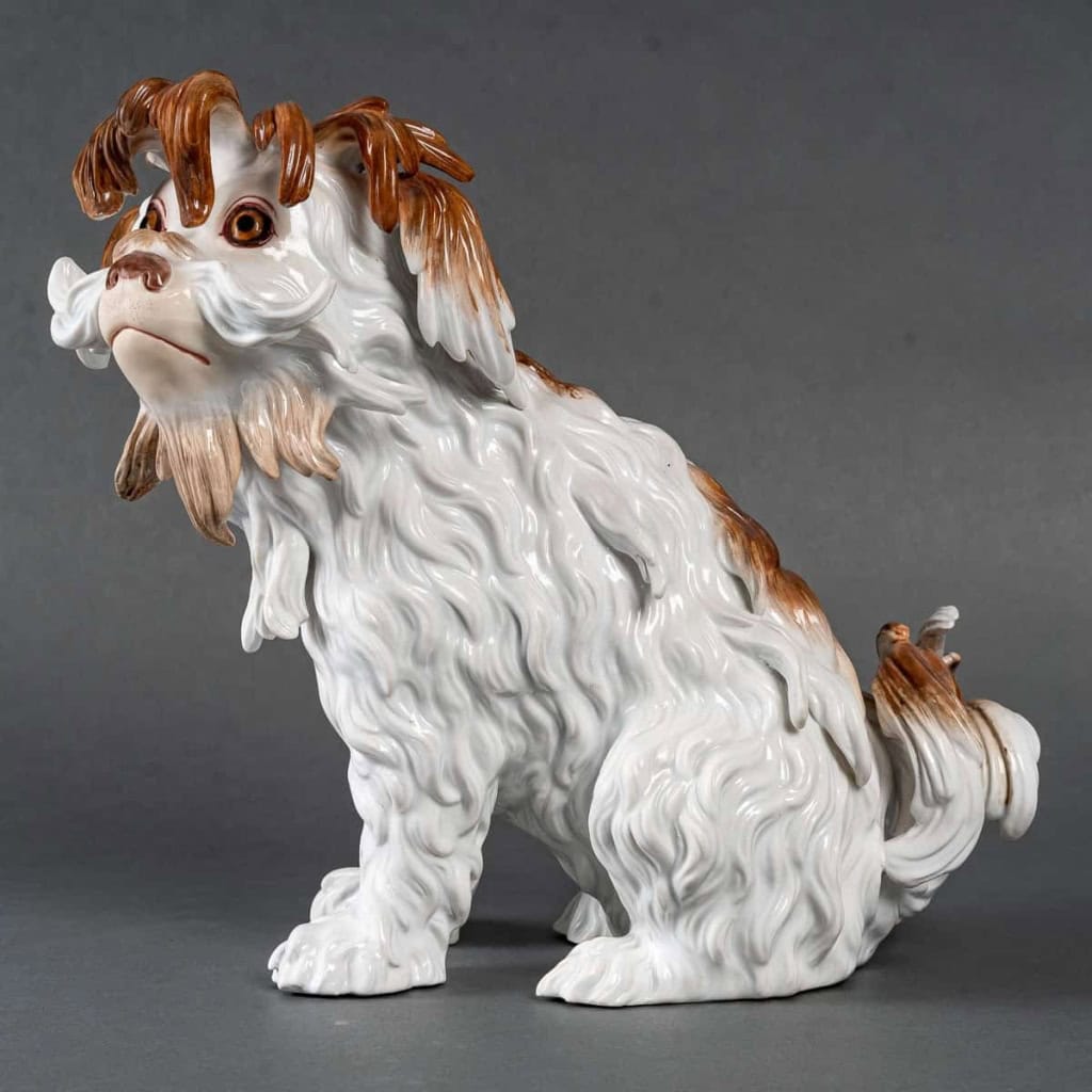Bologneser Hund ou Chien de Bologne en porcelaine de saxe, manufacture de Meissen, XIXe siècle. | Biron Bologneser Hund ou Chien de Bologne en porcelaine de saxe, manufacture de Meissen, XIXe siècle.