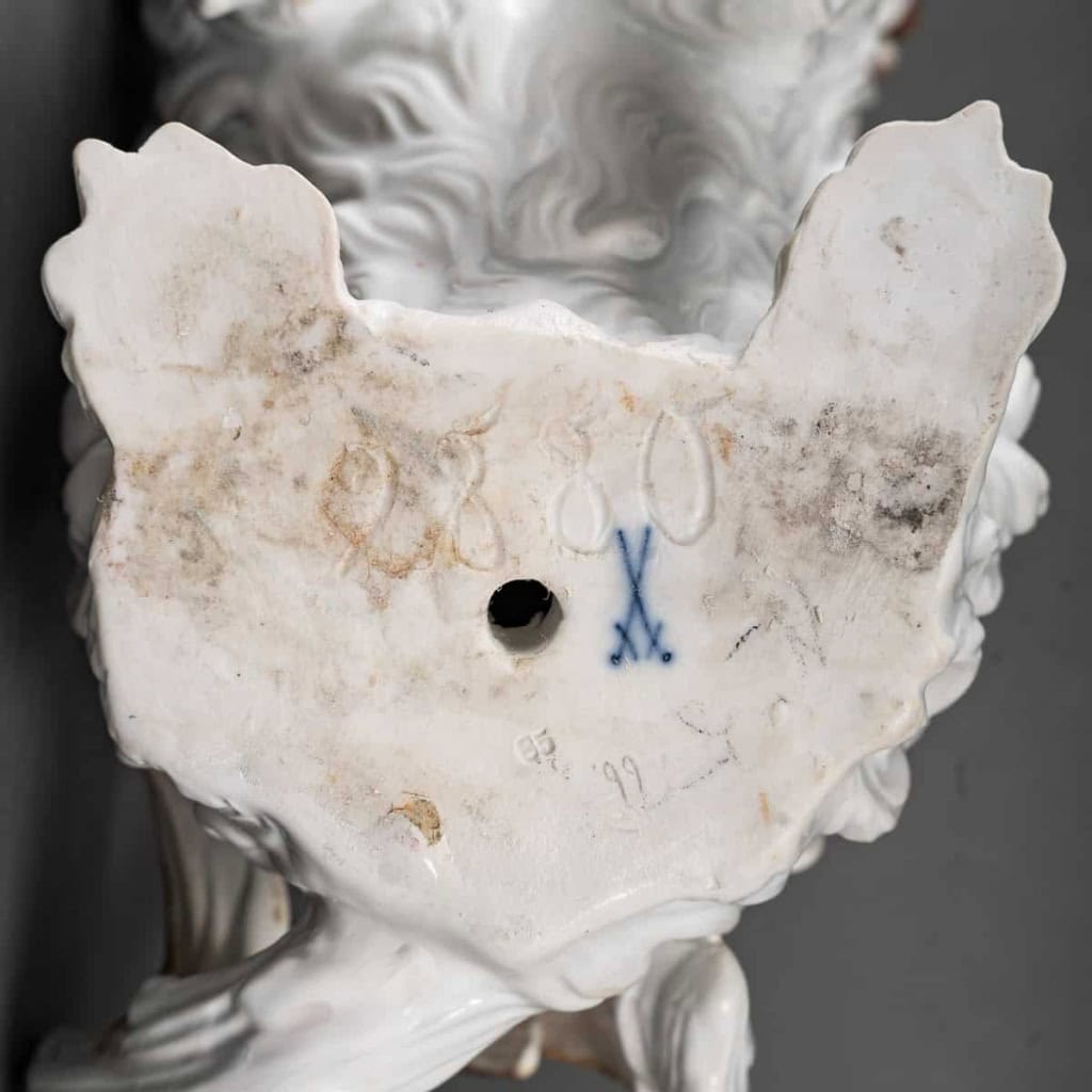 Bologneser Hund ou Chien de Bologne en porcelaine de saxe, manufacture de Meissen, XIXe siècle. | Biron Bologneser Hund ou Chien de Bologne en porcelaine de saxe, manufacture de Meissen, XIXe siècle.
