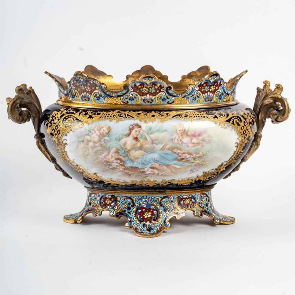 Jardinière de Porcelaine à décors et cloisonnée, XIXème siècle | Biron |||||||||