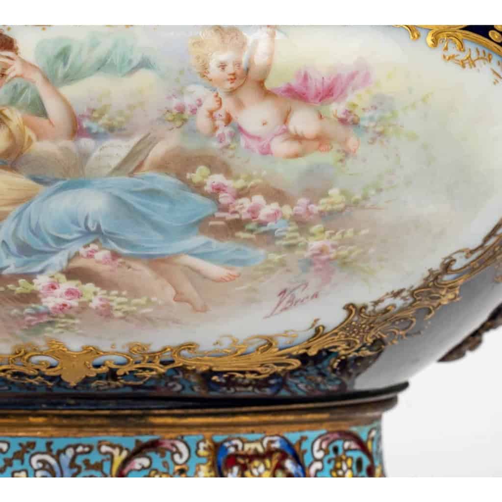 Jardinière de Porcelaine à décors et cloisonnée, XIXème siècle | Biron Jardinière de Porcelaine à décors et cloisonnée, XIXème siècle