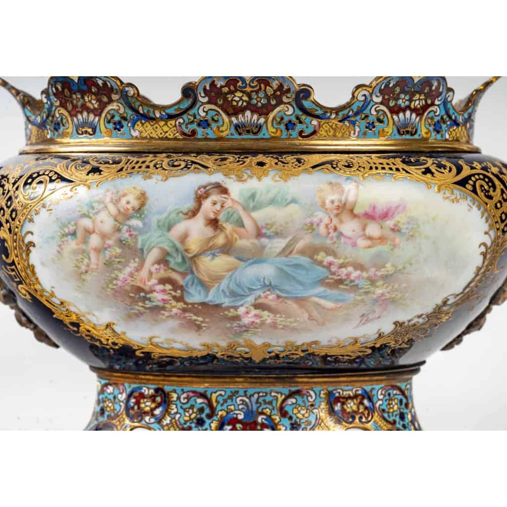 Jardinière de Porcelaine à décors et cloisonnée, XIXème siècle | Biron Jardinière de Porcelaine à décors et cloisonnée, XIXème siècle