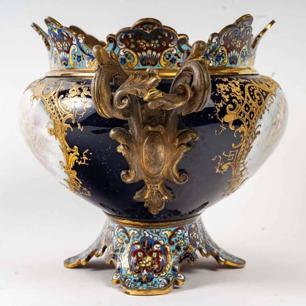 Jardinière de Porcelaine à décors et cloisonnée, XIXème siècle | Biron Jardinière de Porcelaine à décors et cloisonnée, XIXème siècle