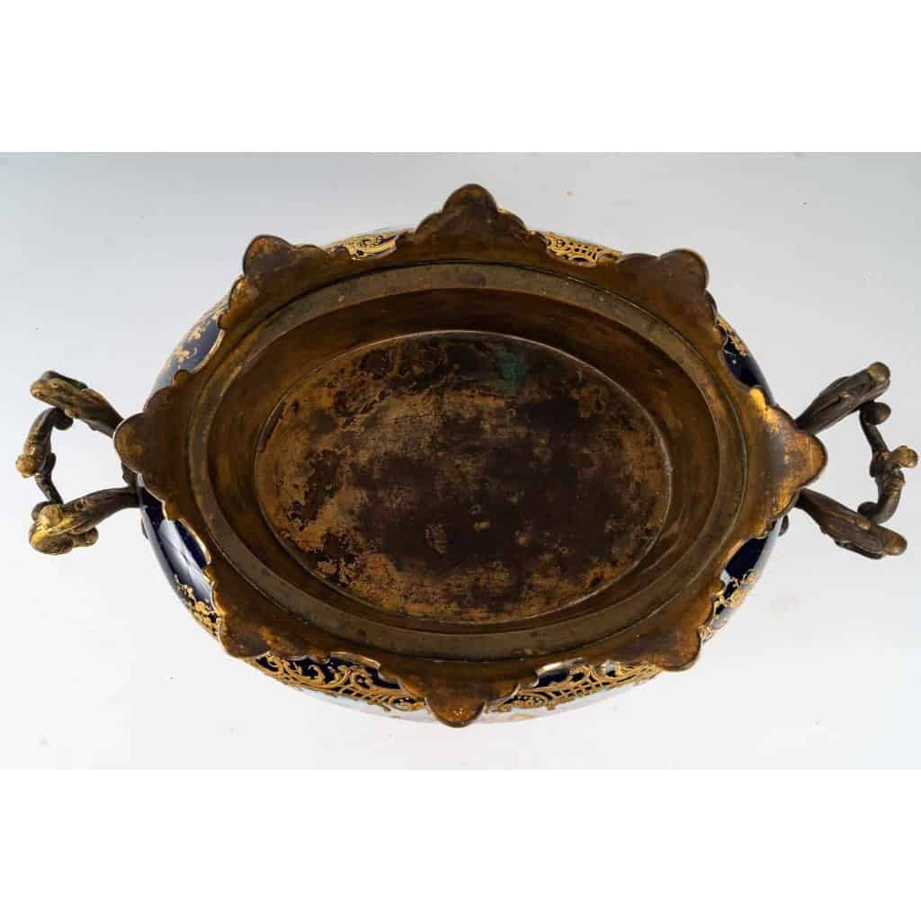 Jardinière de Porcelaine à décors et cloisonnée, XIXème siècle | Biron Jardinière de Porcelaine à décors et cloisonnée, XIXème siècle