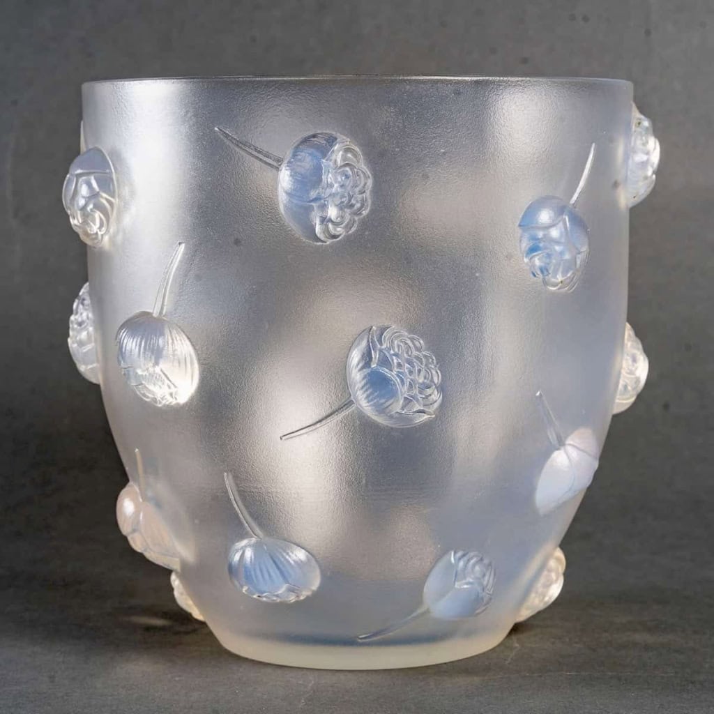 Vase « Pivoines » verre opalescent de René LALIQUE | Biron Vase "Pivoines" verre opalescent de René LALIQUE