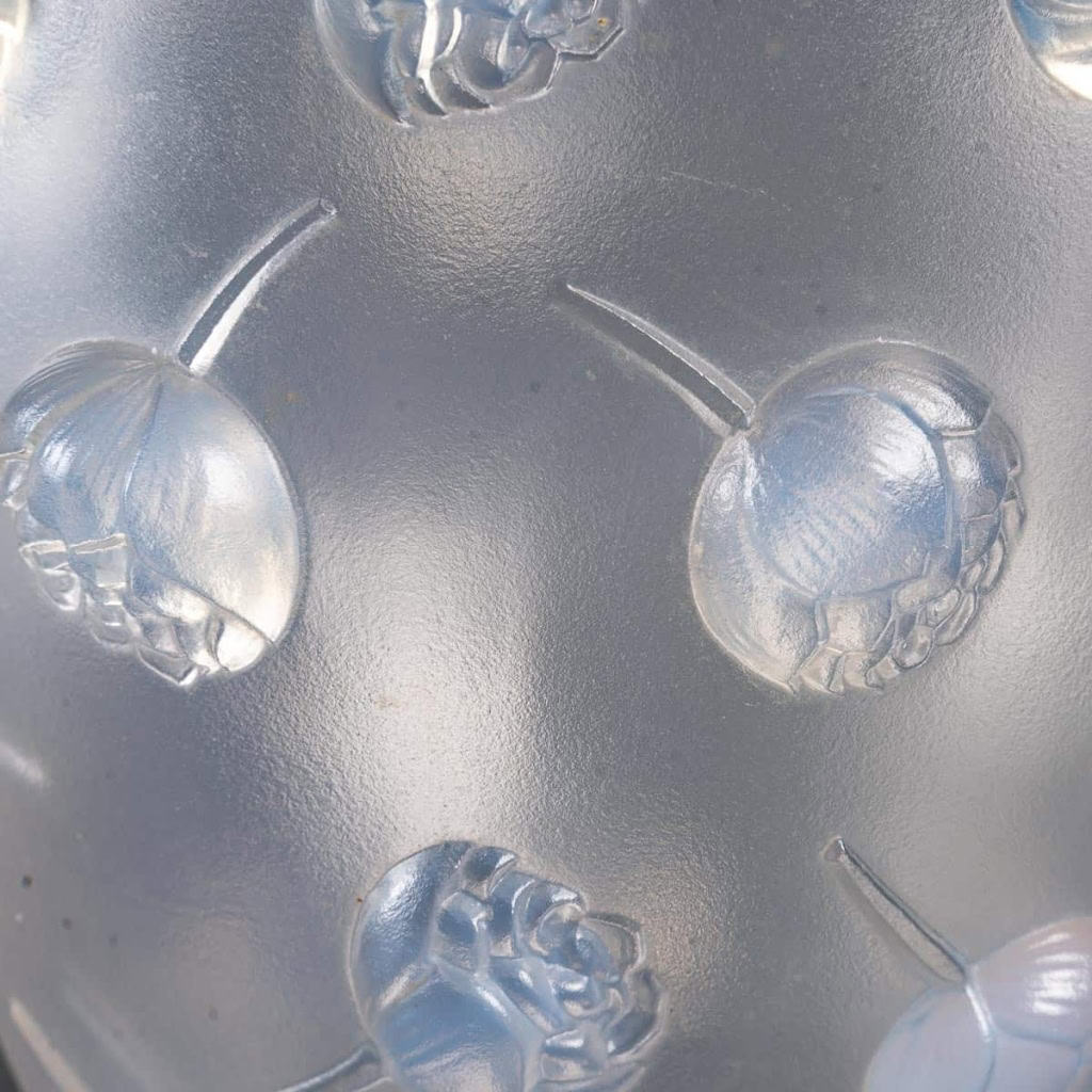 Vase « Pivoines » verre opalescent de René LALIQUE | Biron Vase "Pivoines" verre opalescent de René LALIQUE