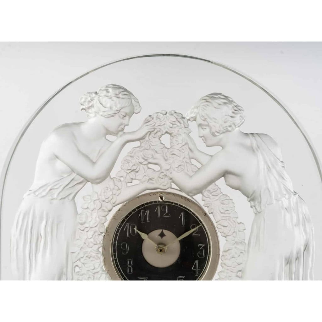Pendule « Deux Figurines » verre blanc – socle américain de René LALIQUE | Biron Pendule "Deux Figurines" verre blanc - socle américain de René LALIQUE