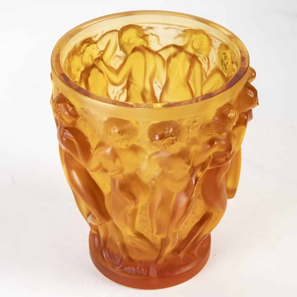 Vase « Bacchantes » cristal ambre numéroté – neuf de LALIQUE FRANCE | Biron Vase "Bacchantes" cristal ambre numéroté - neuf de LALIQUE FRANCE