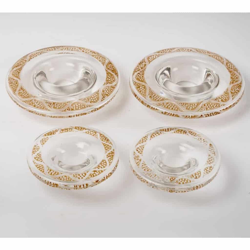 Paire de Bougeoirs "Ricquewihr" verre blanc patiné sépia de René LALIQUE