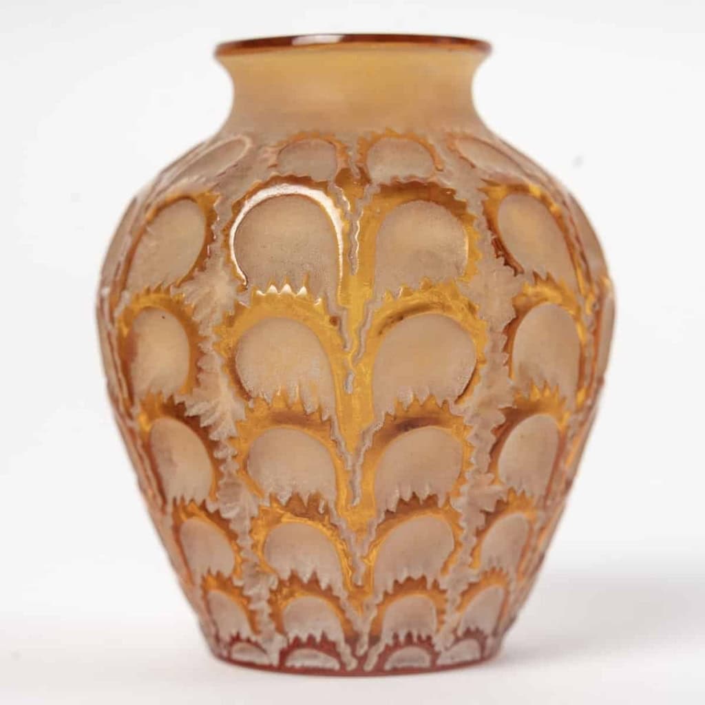 Vase « Laiterons » verre jaune ambré patiné beige de René LALIQUE | Biron Vase "Laiterons" verre jaune ambré patiné beige de René LALIQUE