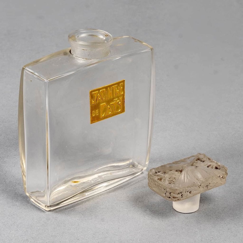 Deux Flacons « Muguet » verre blanc de René LALIQUE pour Coty | Biron Deux Flacons "Muguet" verre blanc de René LALIQUE pour Coty