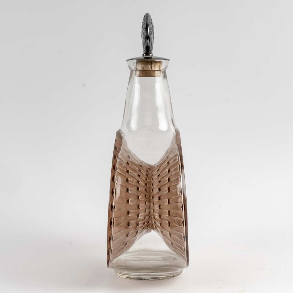 Carafe « Reine Marguerite » verre blanc patiné sépia et émaillé marron de René LALIQUE | Biron Carafe "Reine Marguerite" verre blanc patiné sépia et émaillé marron de René LALIQUE