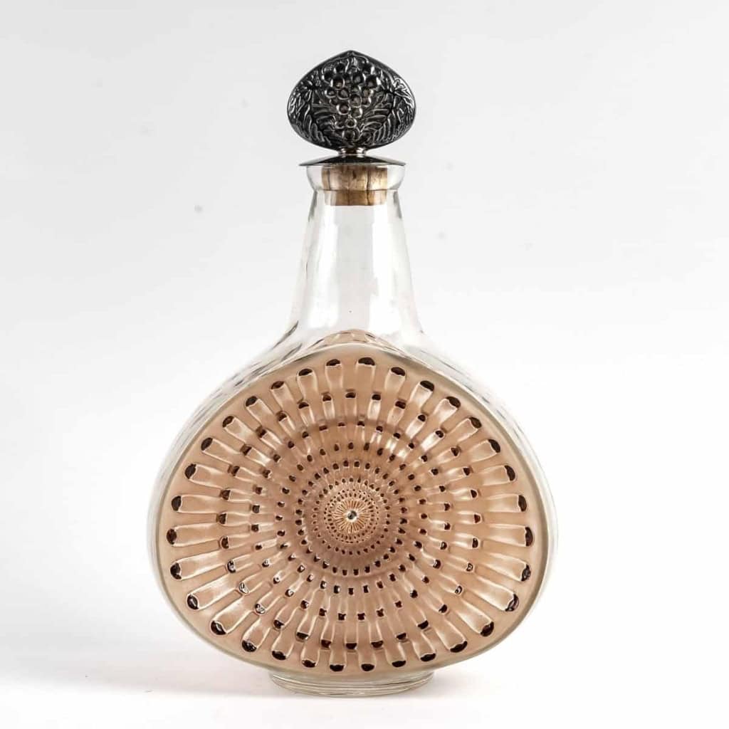 Carafe « Reine Marguerite » verre blanc patiné sépia et émaillé marron de René LALIQUE | Biron Carafe "Reine Marguerite" verre blanc patiné sépia et émaillé marron de René LALIQUE