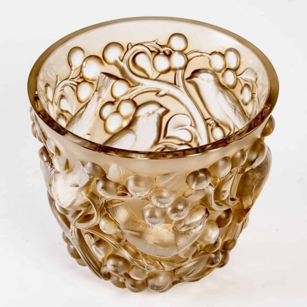 Vase « Avallon » verre blanc patiné sépia de René LALIQUE | Biron Vase "Avallon" verre blanc patiné sépia de René LALIQUE
