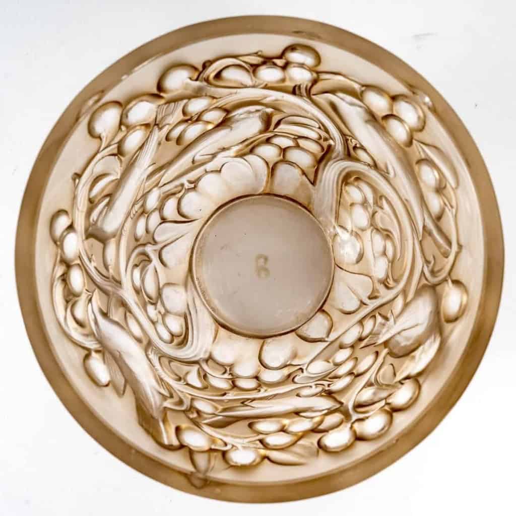 Vase « Avallon » verre blanc patiné sépia de René LALIQUE | Biron Vase "Avallon" verre blanc patiné sépia de René LALIQUE