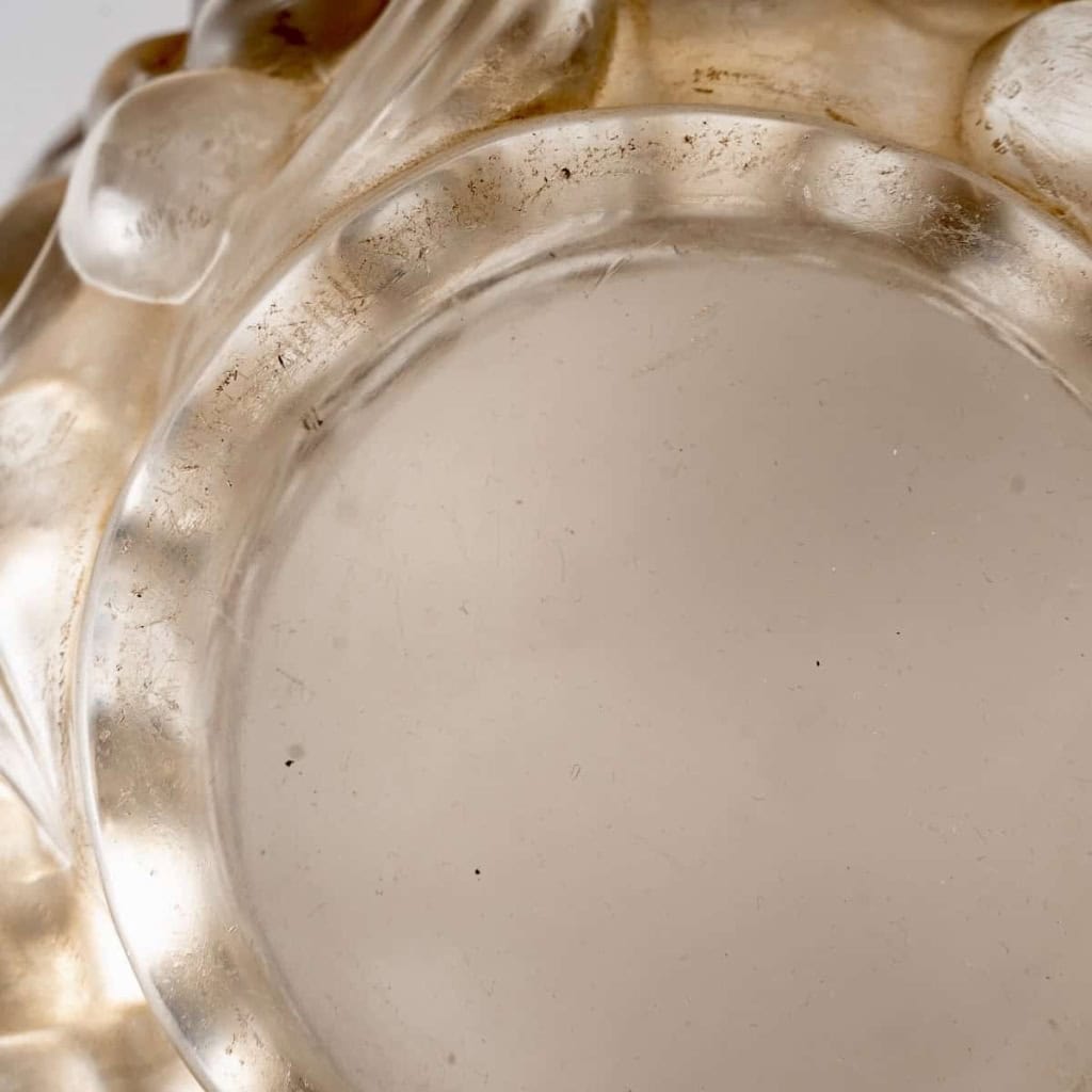 Vase « Avallon » verre blanc patiné sépia de René LALIQUE | Biron Vase "Avallon" verre blanc patiné sépia de René LALIQUE