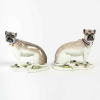 Paire de chiens en porcelaine dans le goût de Meissen, manufacture Samson, fin du XIXe siècle. | Biron ||||||||||