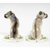 Paire de chiens en porcelaine dans le goût de Meissen, manufacture Samson, fin du XIXe siècle. | Biron Paire de chiens en porcelaine dans le goût de Meissen, manufacture Samson, fin du XIXe siècle.