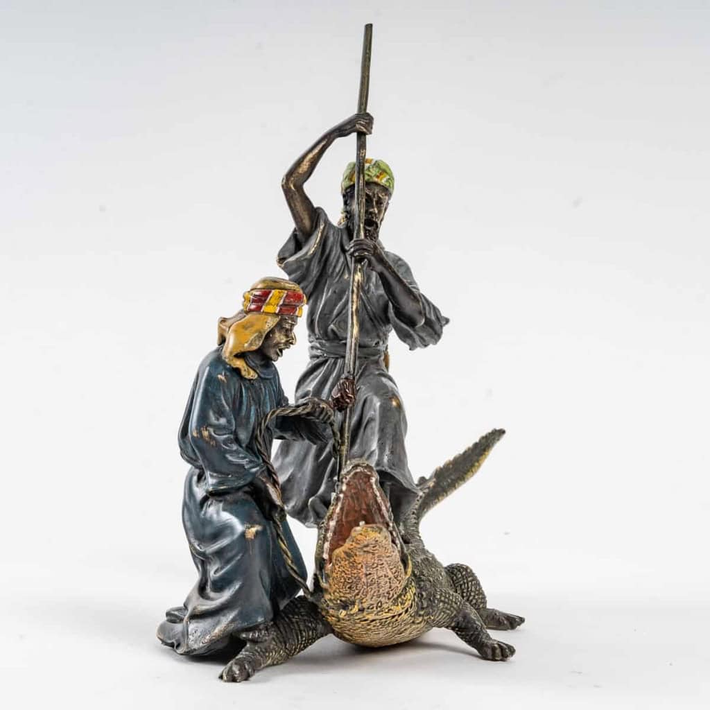 Sculpture Bronze de Vienne, Les chasseurs et le crocodile | Biron Sculpture Bronze de Vienne, Les chasseurs et le crocodile