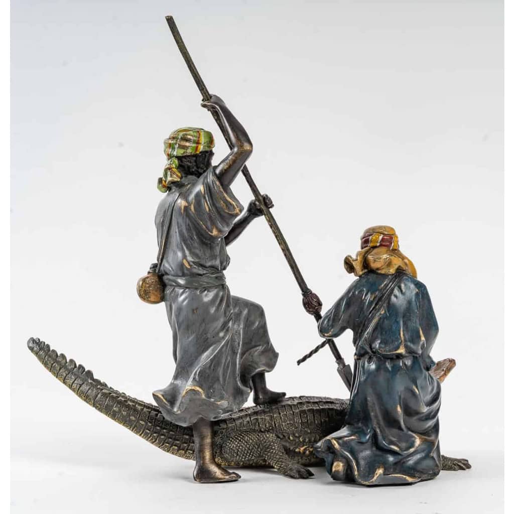 Sculpture Bronze de Vienne, Les chasseurs et le crocodile | Biron Sculpture Bronze de Vienne, Les chasseurs et le crocodile