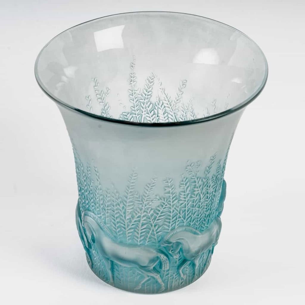 Vase « Chevaux » verre blanc patiné turquoise de René LALIQUE | Biron Vase "Chevaux" verre blanc patiné turquoise de René LALIQUE