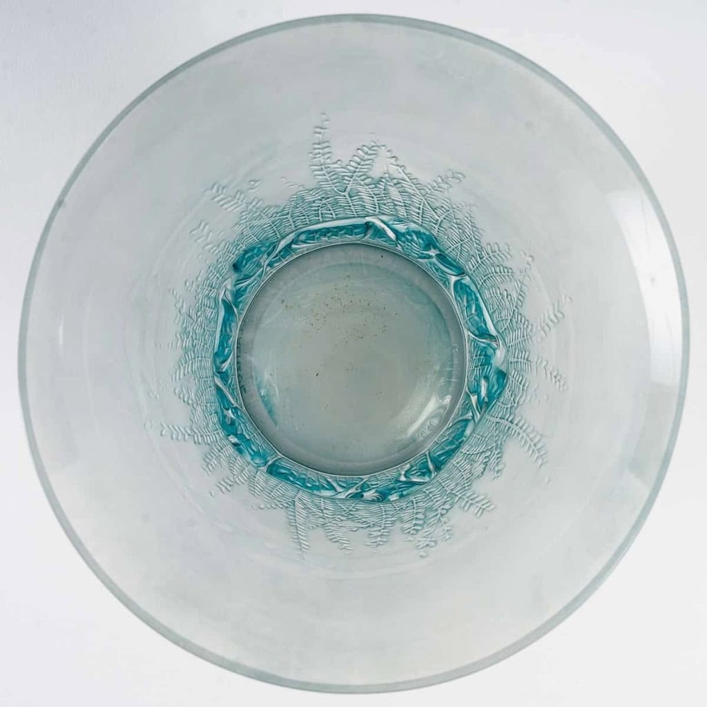 Vase « Chevaux » verre blanc patiné turquoise de René LALIQUE | Biron Vase "Chevaux" verre blanc patiné turquoise de René LALIQUE