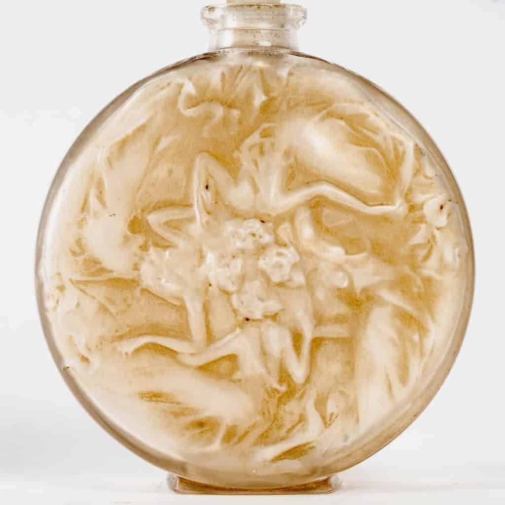 Flacon « Rosace Figurines » verre blanc patiné sépia de René LALIQUE | Biron Flacon "Rosace Figurines" verre blanc patiné sépia de René LALIQUE