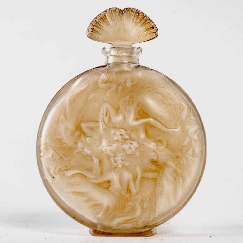 Flacon « Rosace Figurines » verre blanc patiné sépia de René LALIQUE | Biron Flacon "Rosace Figurines" verre blanc patiné sépia de René LALIQUE