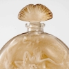 Flacon « Rosace Figurines » verre blanc patiné sépia de René LALIQUE | Biron Flacon "Rosace Figurines" verre blanc patiné sépia de René LALIQUE