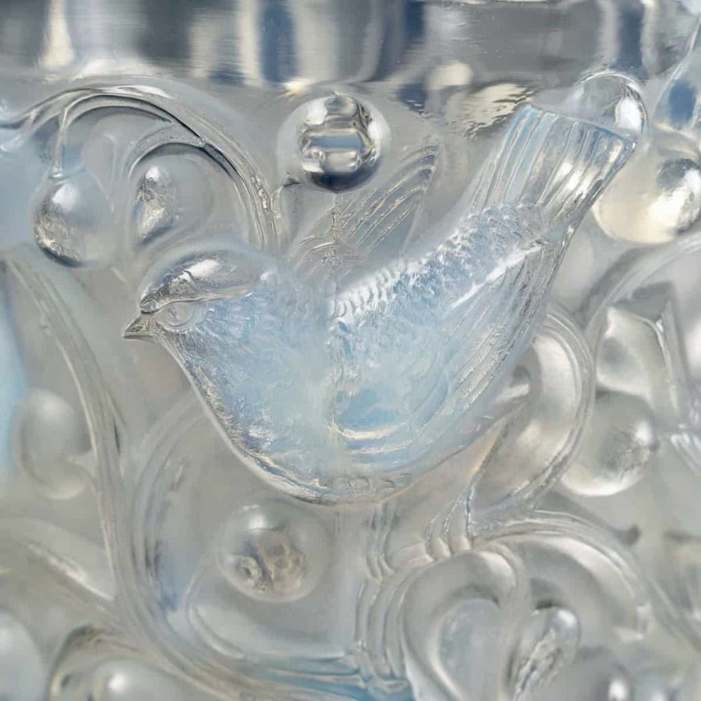 Vase « Avallon » verre opalescent de René LALIQUE | Biron Vase "Avallon" verre opalescent de René LALIQUE