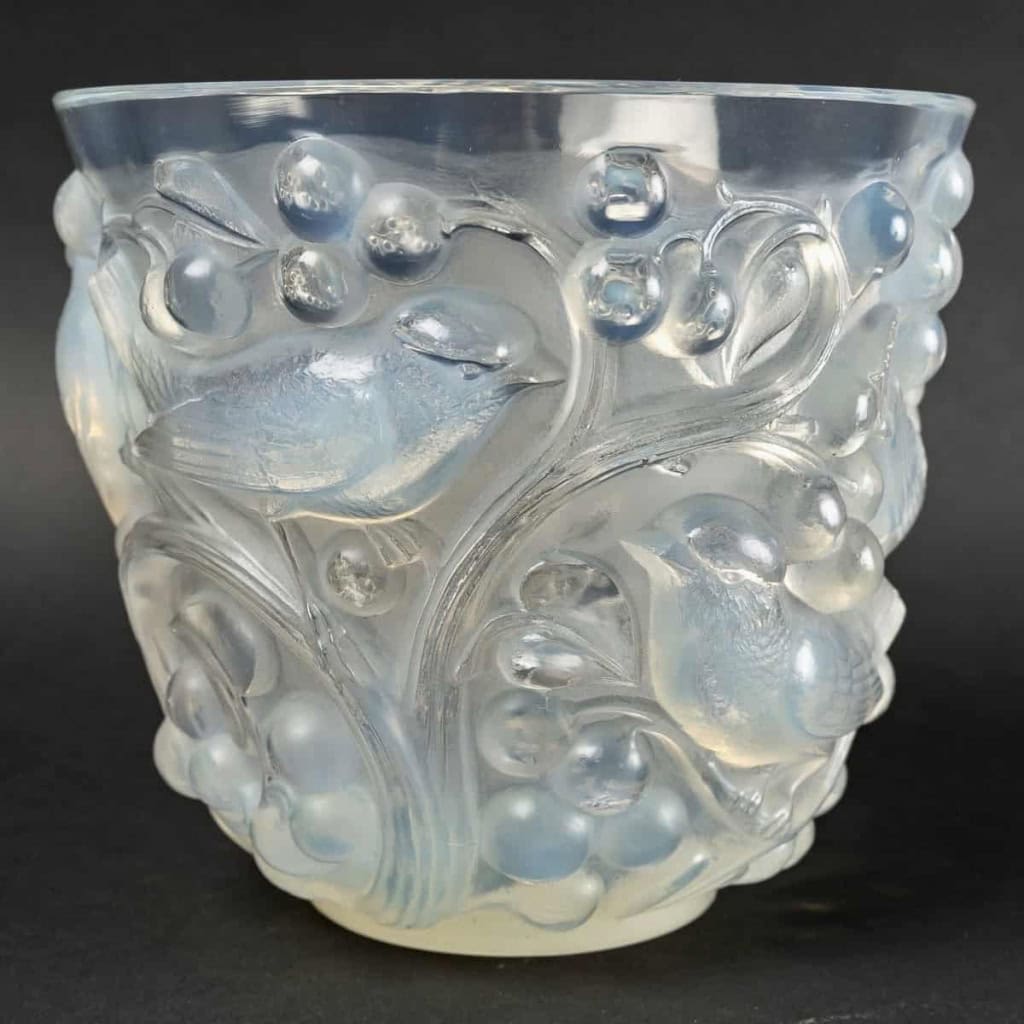 Vase « Avallon » verre opalescent de René LALIQUE | Biron Vase "Avallon" verre opalescent de René LALIQUE