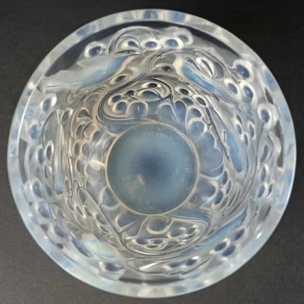 Vase « Avallon » verre opalescent de René LALIQUE | Biron Vase "Avallon" verre opalescent de René LALIQUE