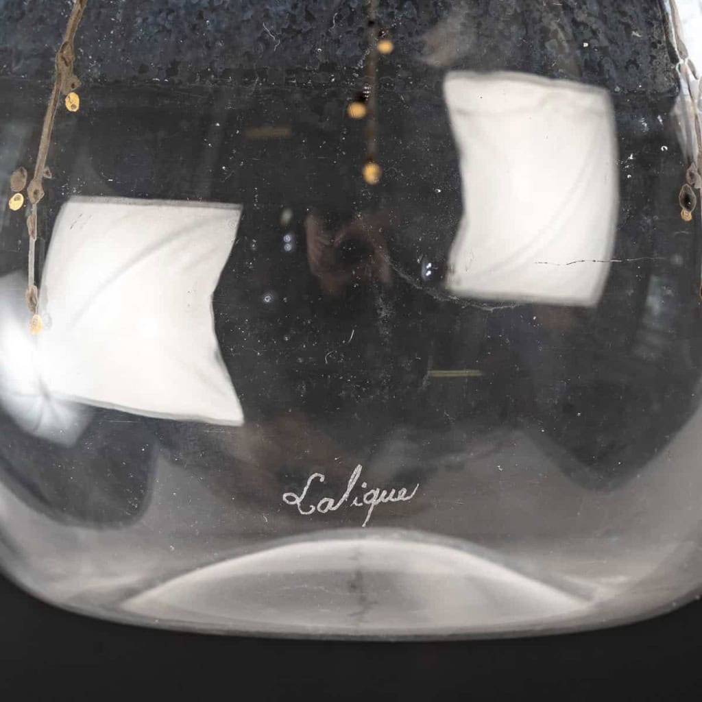 Carafe « Delvaux » verre blanc émaillé noir et doré | Biron Carafe "Delvaux" verre blanc émaillé noir et doré