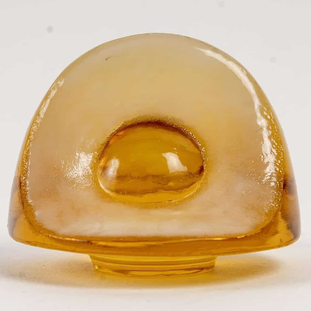 Cachet « Double Fleur » verre jaune ambré émaillé blanc de René LALIQUE | Biron |||||