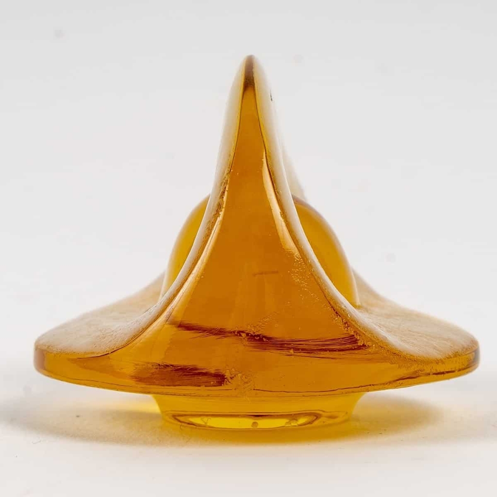 Cachet « Double Fleur » verre jaune ambré émaillé blanc de René LALIQUE | Biron Cachet "Double Fleur" verre jaune ambré émaillé blanc de René LALIQUE