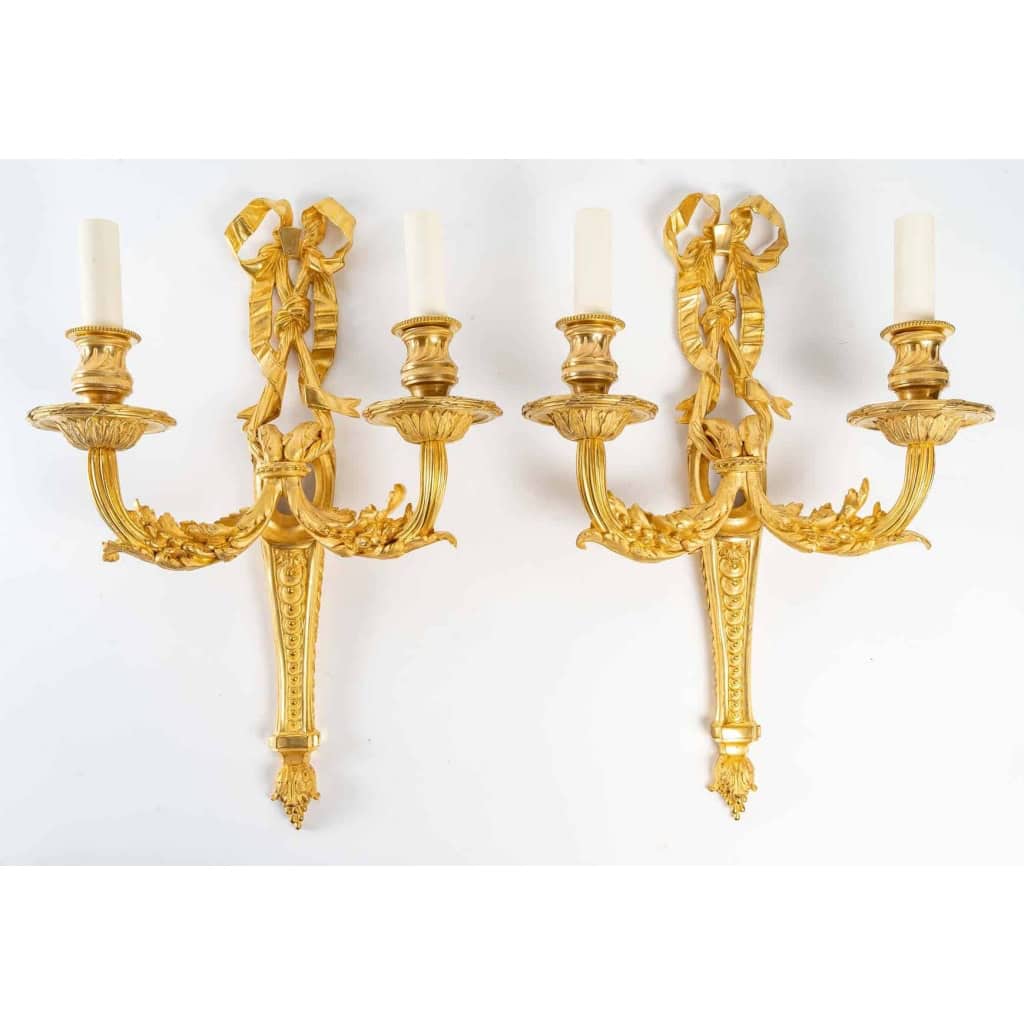Paire d’appliques de style Louis XVI signées Henri Vian. | Biron ||||||