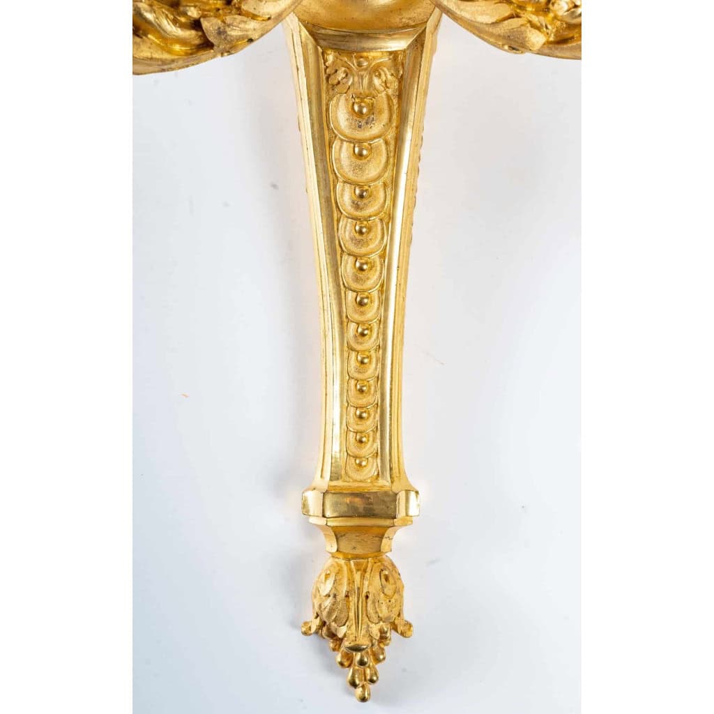 Paire d’appliques de style Louis XVI signées Henri Vian. | Biron Paire d'appliques de style Louis XVI signées Henri Vian.