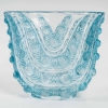 Vase « Vichy » verre blanc patiné bleu de René LALIQUE | Biron Vase "Vichy" verre blanc patiné bleu de René LALIQUE