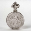 Flacon « Rosace et Figurines » verre blanc patiné gris de René LALIQUE | Biron Flacon "Rosace et Figurines" verre blanc patiné gris de René LALIQUE