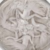 Flacon « Rosace et Figurines » verre blanc patiné gris de René LALIQUE | Biron Flacon "Rosace et Figurines" verre blanc patiné gris de René LALIQUE