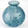 Paire de Vases « Milan » verre blanc patiné bleu de René LALIQUE | Biron Paire de Vases "Milan" verre blanc patiné bleu de René LALIQUE