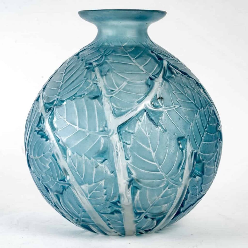 Paire de Vases « Milan » verre blanc patiné bleu de René LALIQUE | Biron Paire de Vases "Milan" verre blanc patiné bleu de René LALIQUE