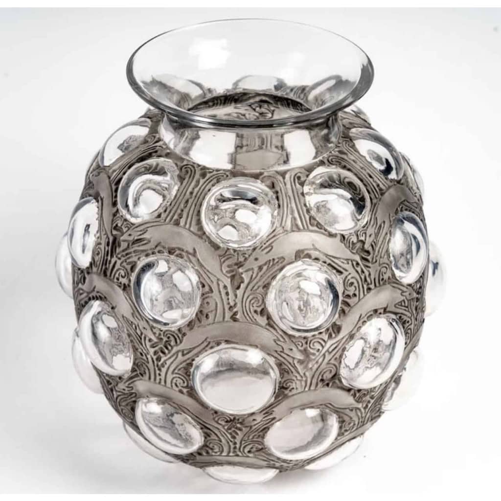 Vase « Antilopes » verre blanc patiné gris de René LALIQUE | Biron Vase "Antilopes" verre blanc patiné gris de René LALIQUE