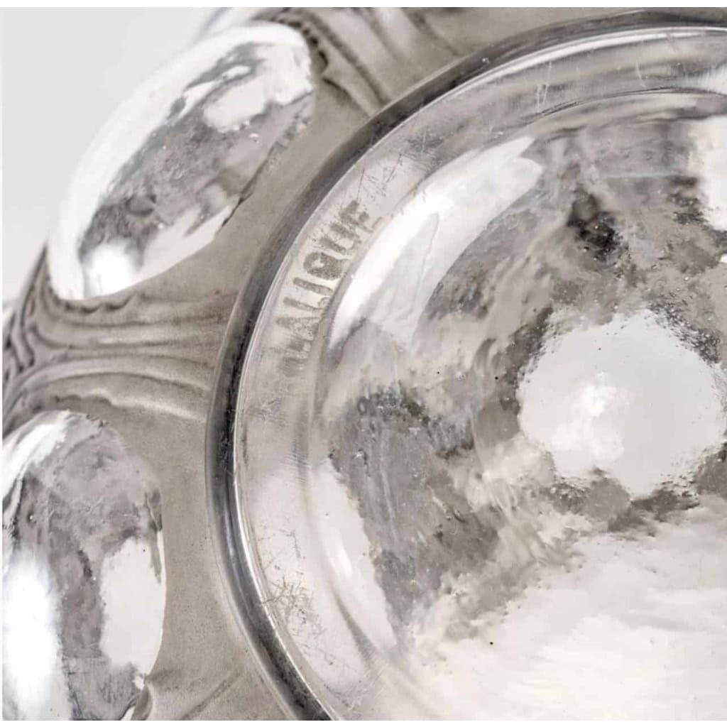 Vase « Antilopes » verre blanc patiné gris de René LALIQUE | Biron Vase "Antilopes" verre blanc patiné gris de René LALIQUE