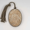 Miroir Pendentif « Sauterelles » verre blanc patiné sépia sur clinquant argent de René LALIQUE | Biron ||||||