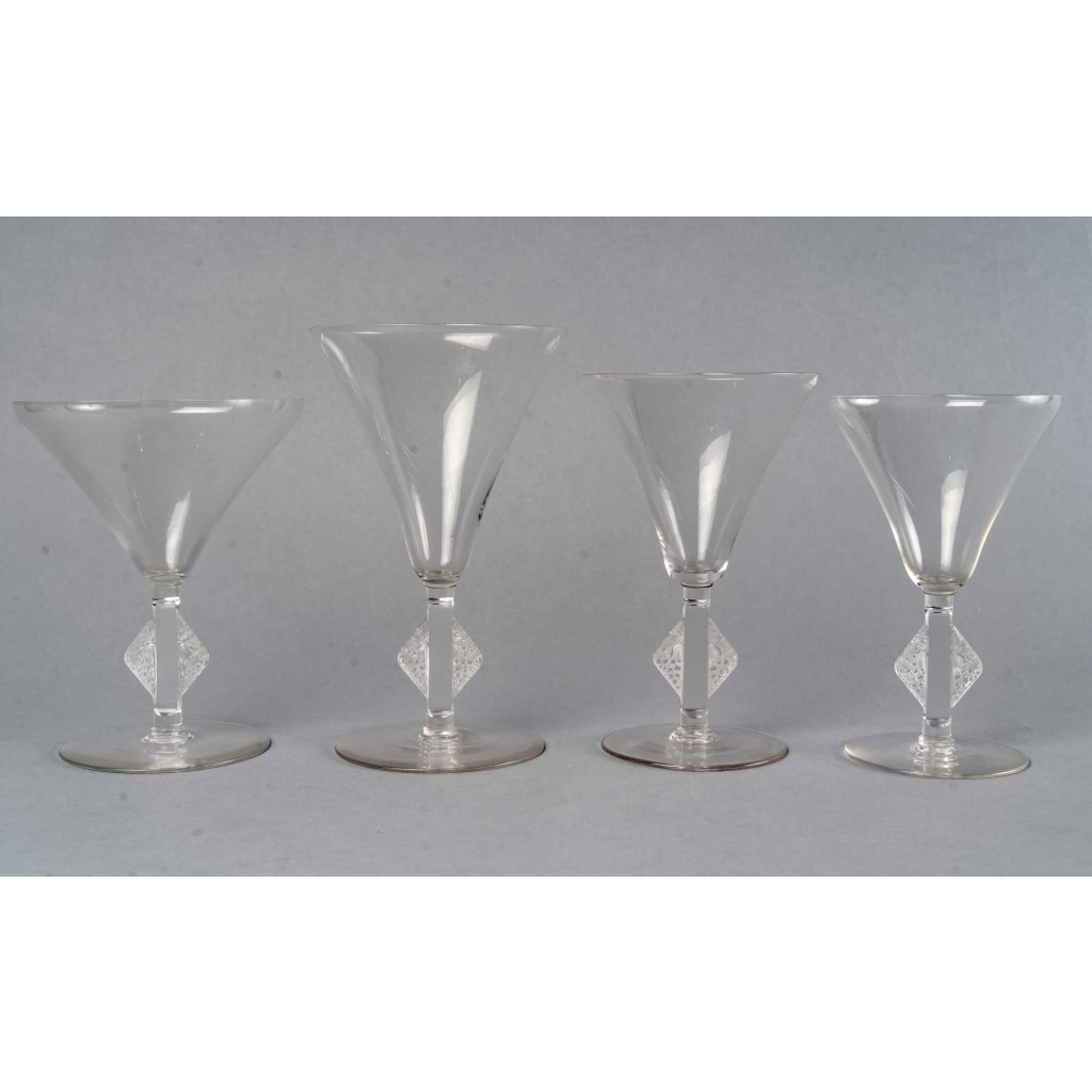 Service « Savergne » verre blanc de René LALIQUE – 34 Pièces | Biron Service "Savergne" verre blanc de René LALIQUE - 34 Pièces