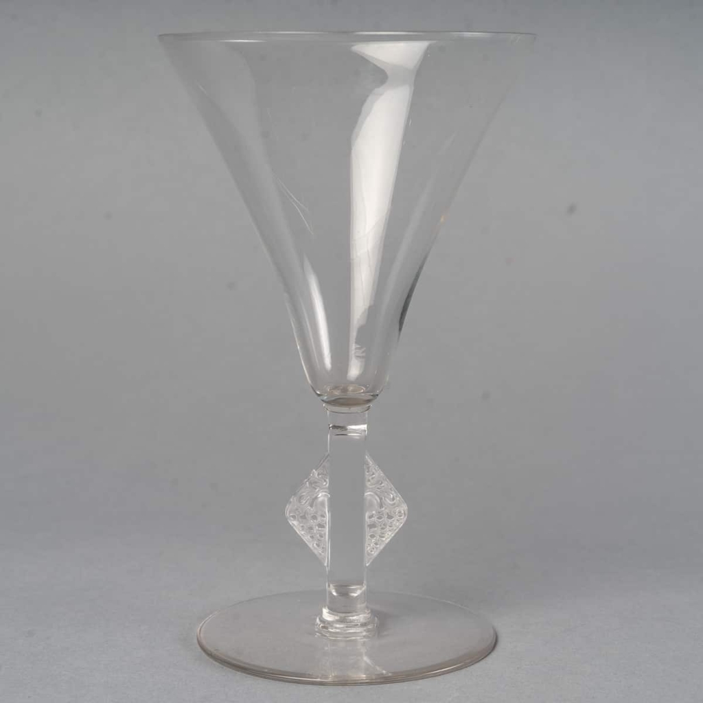 Service « Savergne » verre blanc de René LALIQUE – 34 Pièces | Biron Service "Savergne" verre blanc de René LALIQUE - 34 Pièces