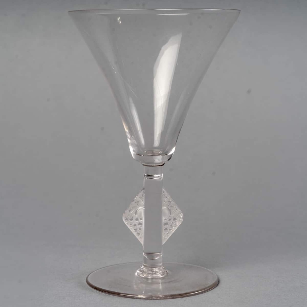 Service « Savergne » verre blanc de René LALIQUE – 34 Pièces | Biron Service "Savergne" verre blanc de René LALIQUE - 34 Pièces