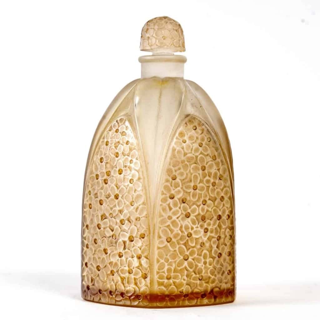 Flacon « Le Lilas » verre blanc patiné sépia de René LALIQUE pour Gabilla | Biron Flacon "Le Lilas" verre blanc patiné sépia de René LALIQUE pour Gabilla