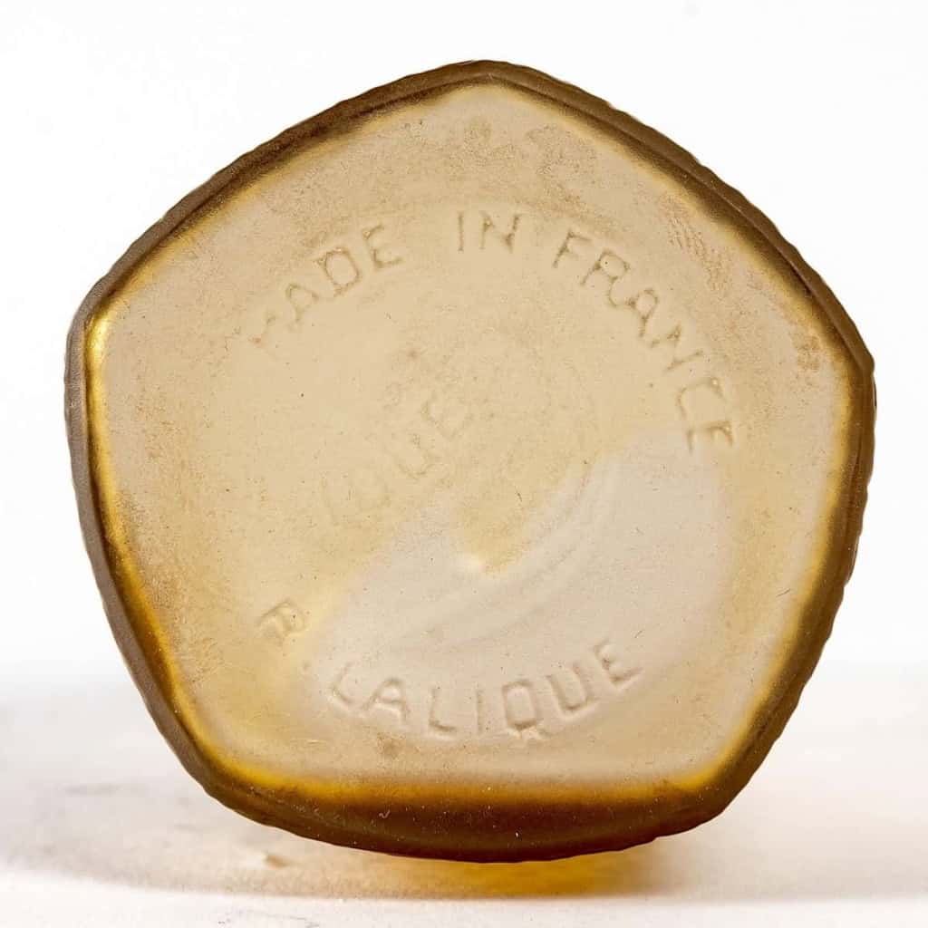 Flacon « Le Lilas » verre blanc patiné sépia de René LALIQUE pour Gabilla | Biron Flacon "Le Lilas" verre blanc patiné sépia de René LALIQUE pour Gabilla